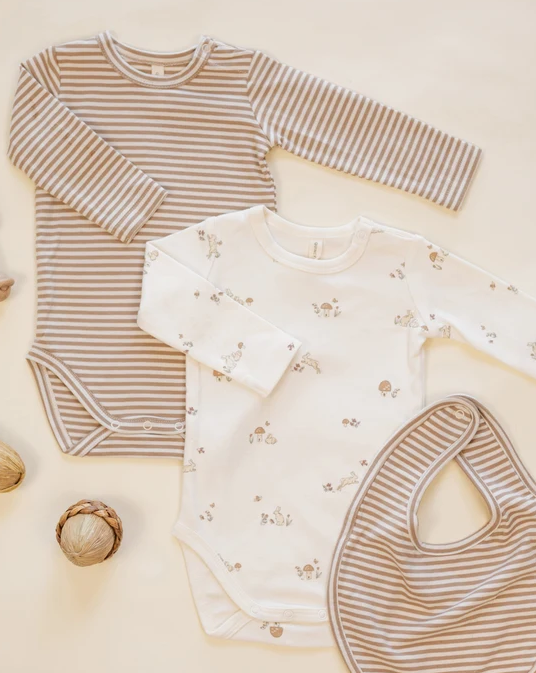 QUINCY MAE JERSEY BODYSUIT, 2 PACK BUNNIES, ALMOND STRIPE