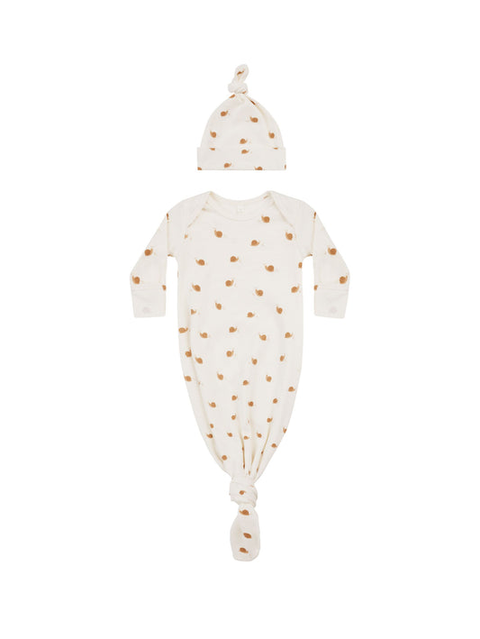 QUINCY MAE KNOTTED BABY GOWN + HAT SET || SNAILS