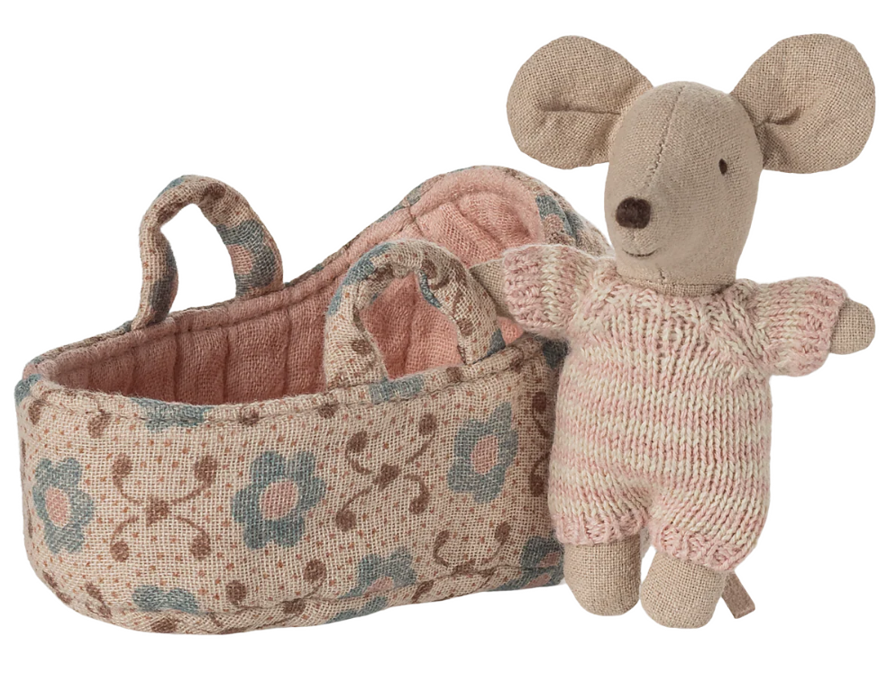 MAILEG BABY MOUSE IN CARRY COT - ROSE