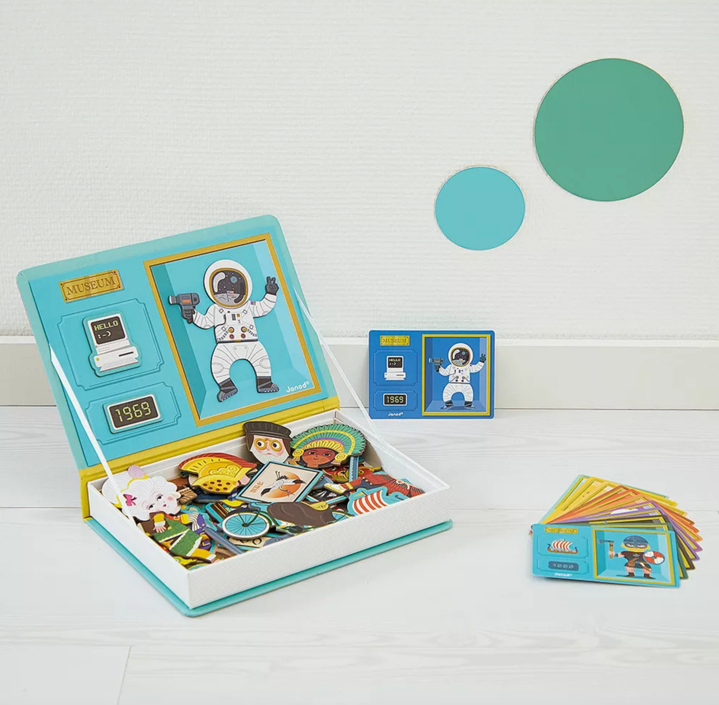 HISTORY MAGNETI'BOOK