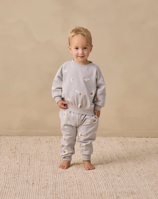 QUINCY MAE RELAXED SWEATPANT SKY FRIENDS