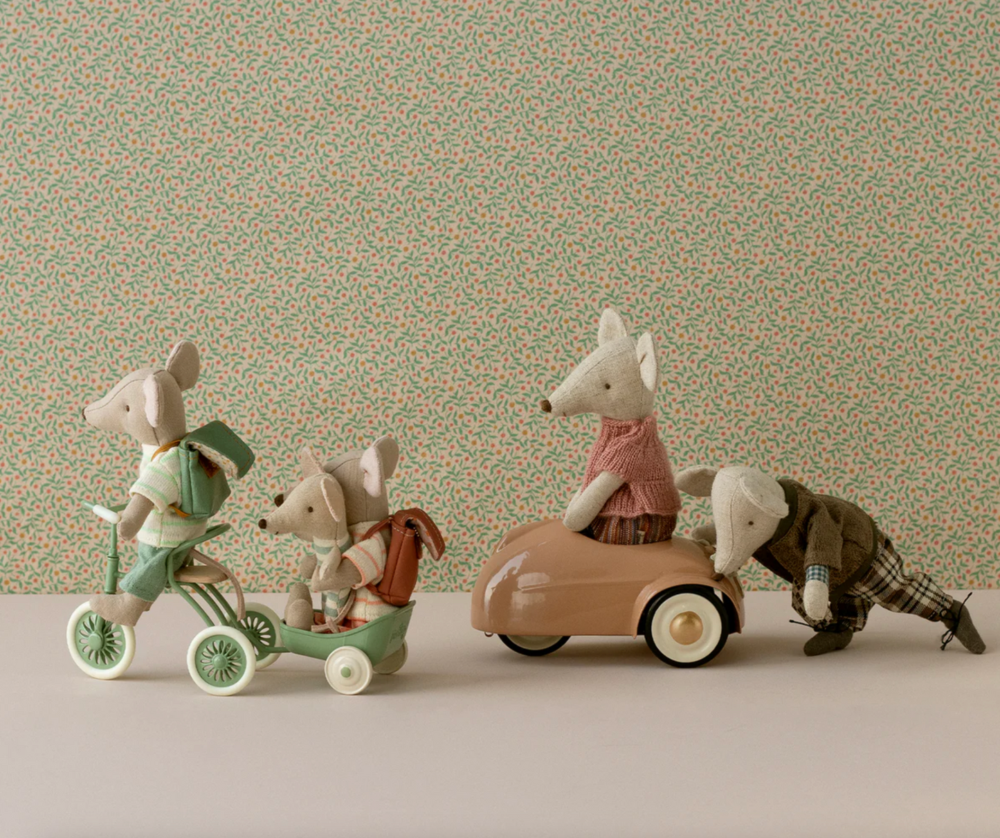 MAILEG TRICYCLE HANGER, MOUSE GREEN