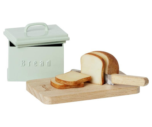 MAILEG MINATURE BREAD BOX WITH CUTTING BOARD