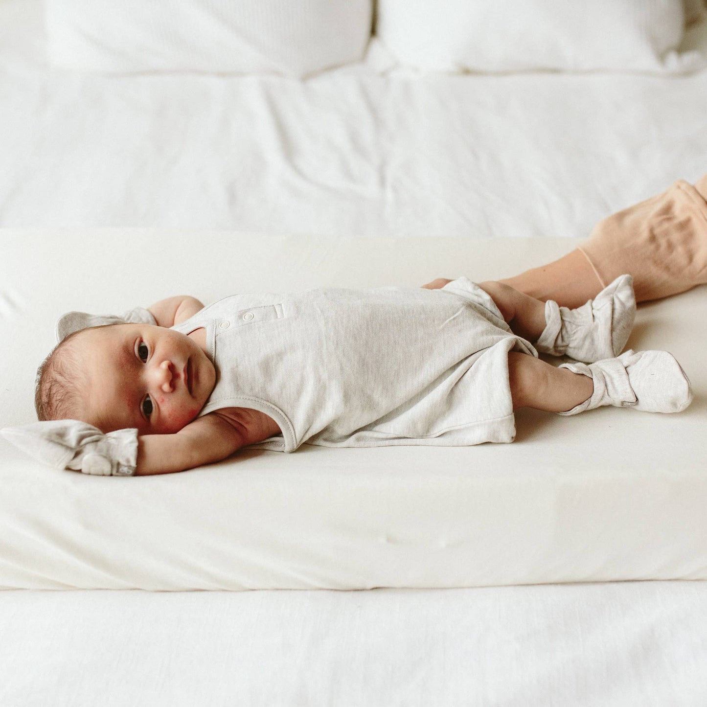 GOUMI STAY ON MITTS STORM GRAY 0-3M