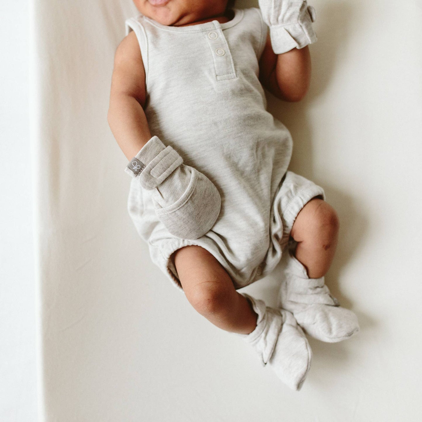 GOUMI STAY ON MITTS STORM GRAY 0-3M