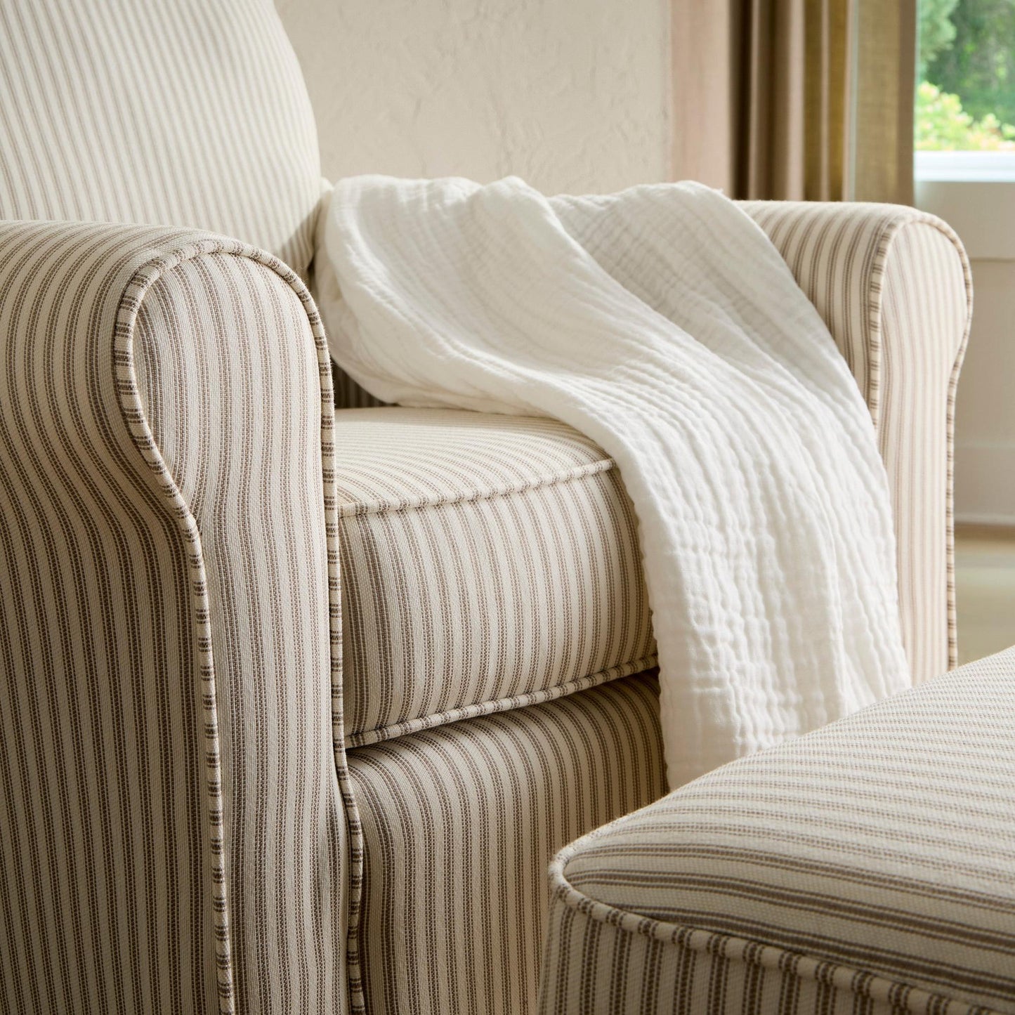STORYTIME KACEY SWIVEL GLIDER