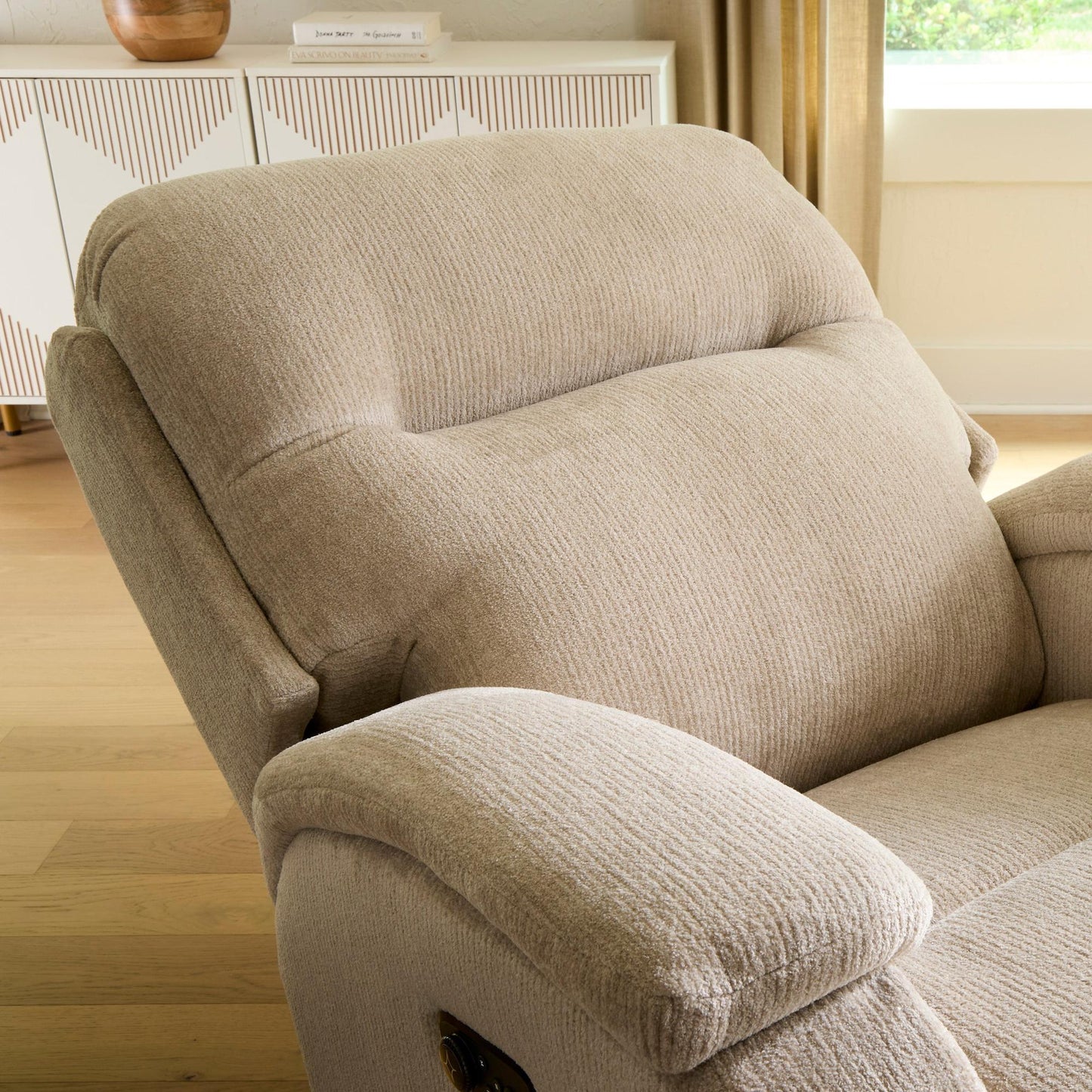 STORYTIME MAVERLY POWER COZZIA SWIVEL GLIDE RECLINER WITH HEAT & MASSAGE