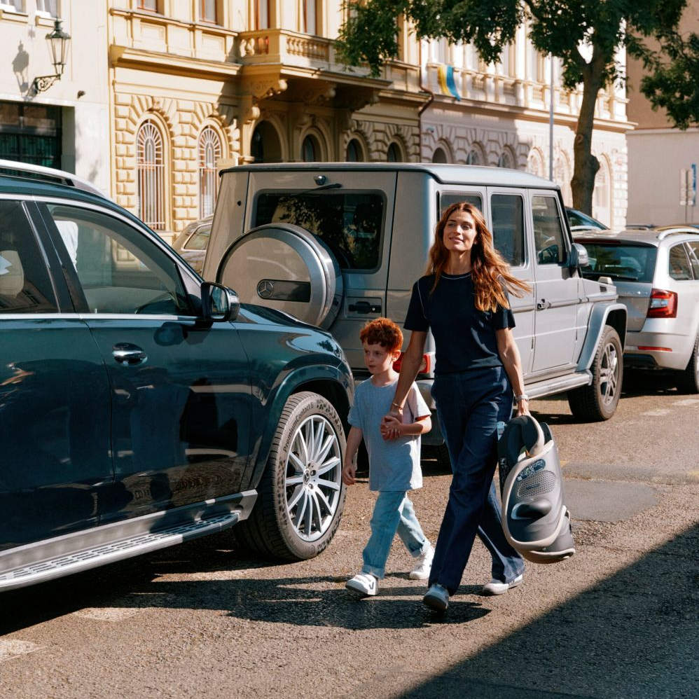 Solution G2 Folding Travel High-Back Booster - Moon Black