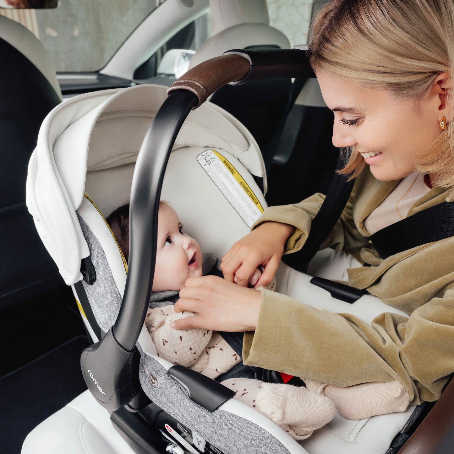 ROMER JUNI INFANT CAR SEAT WITH VERSA BASE