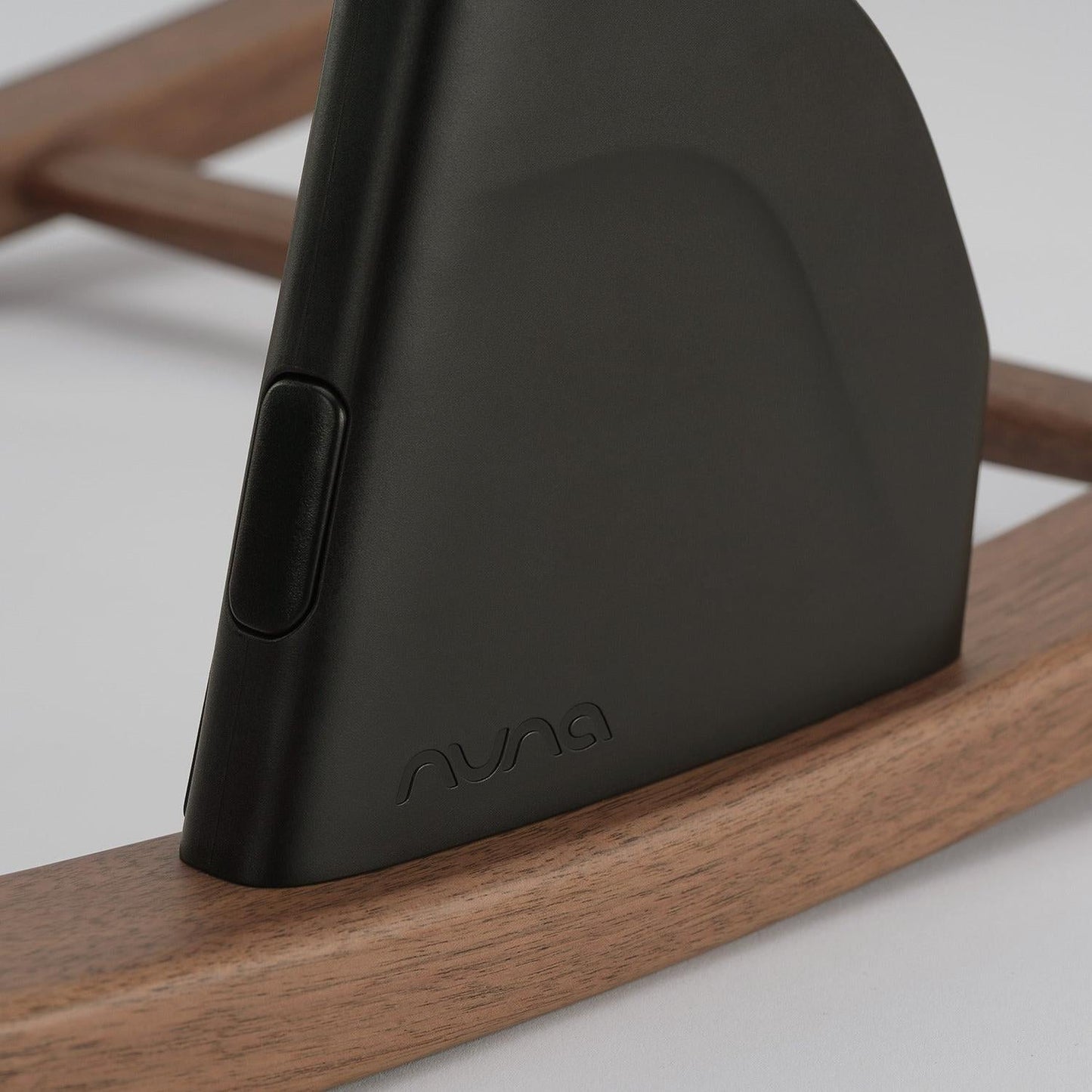 NUNA BRYN HIGH CHAIR + NEWBORN ROCKER SEAT