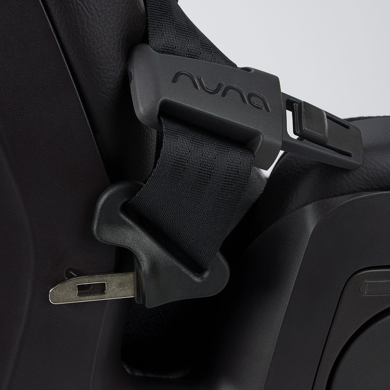 NUNA EXEC NEXT CONVERTIBLE CAR SEAT | PRE-SALE