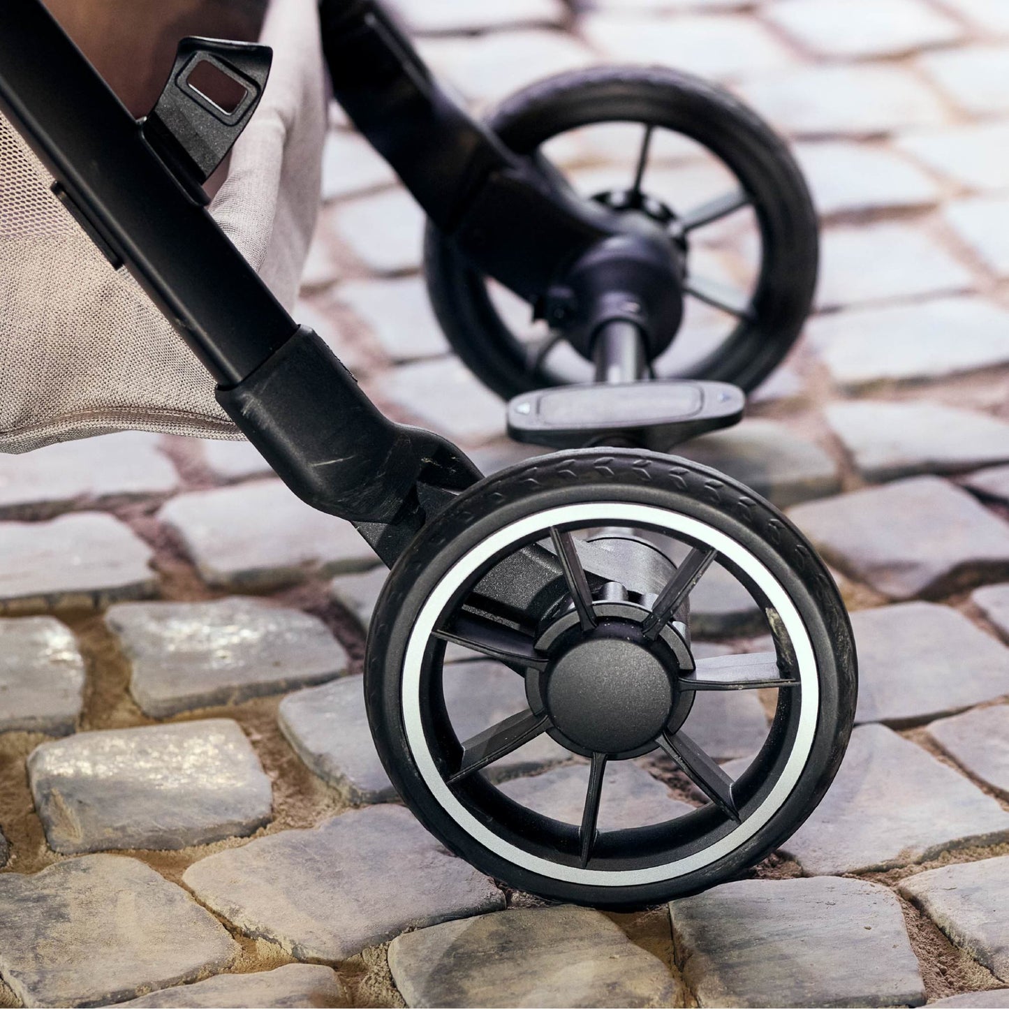ROMER LANI ULTRA-COMPACT TRAVEL STROLLER