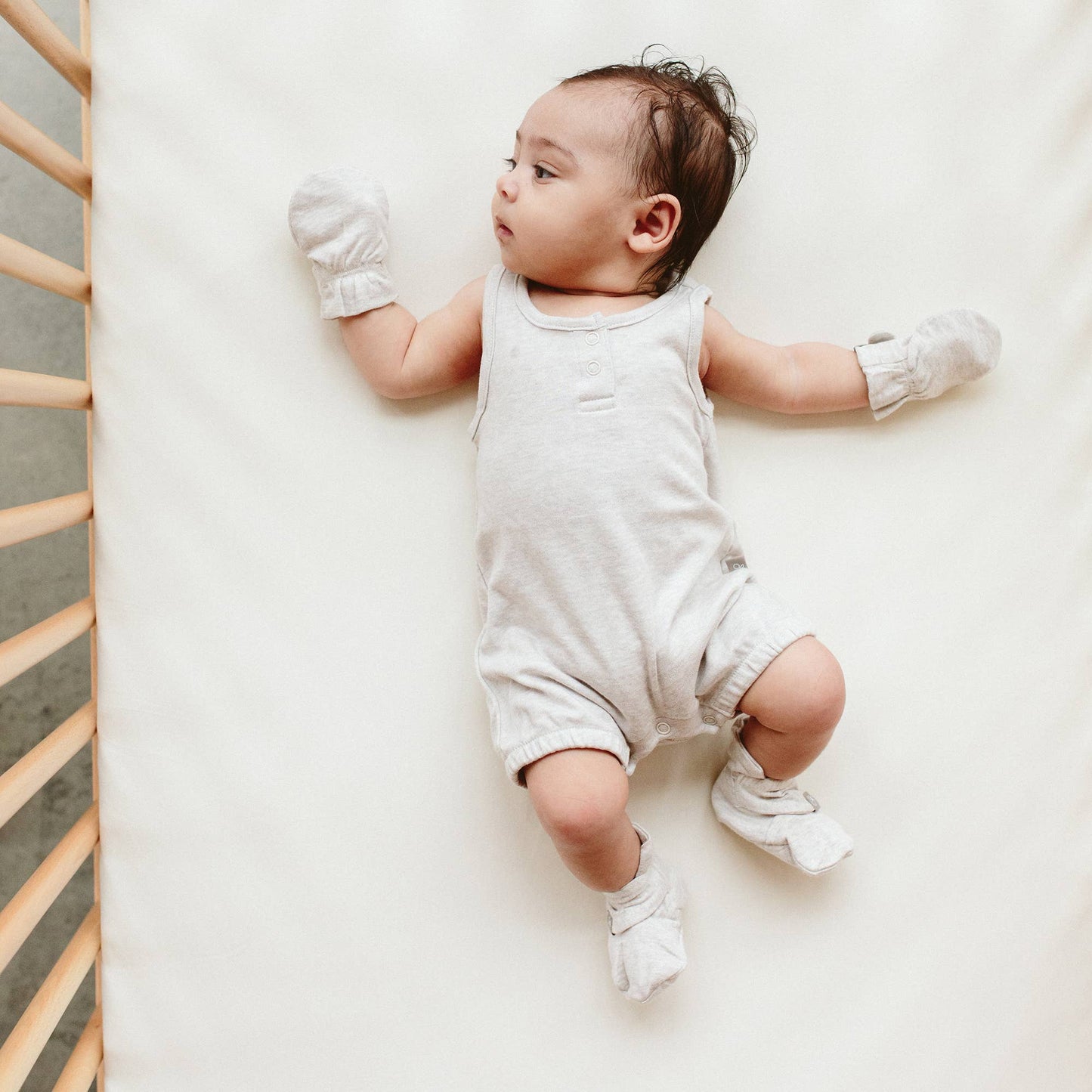 GOUMI STAY ON MITTS STORM GRAY 0-3M