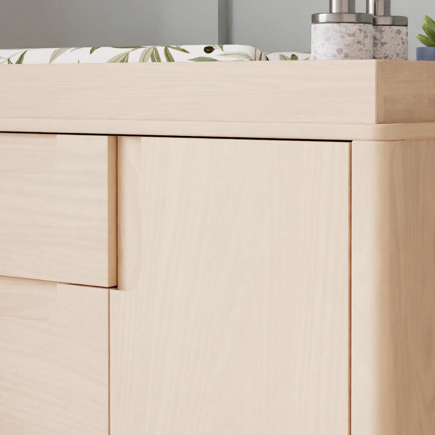 Yuzu 3-Drawer Changer Dresser in White/Natural