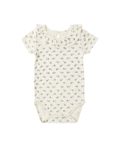 RYLEE + CRU BREA RUFFLE COLLAR BODYSUIT BLUE DITSY