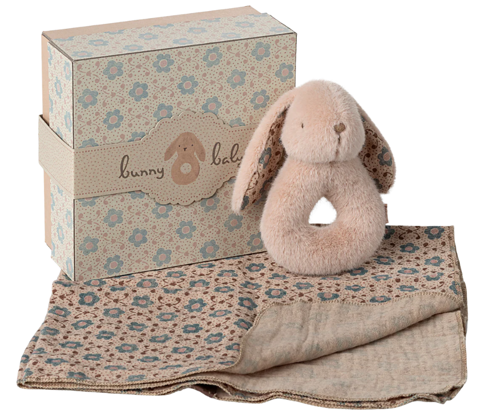 MAILEG RABBIT RATTLE SET - POWDER