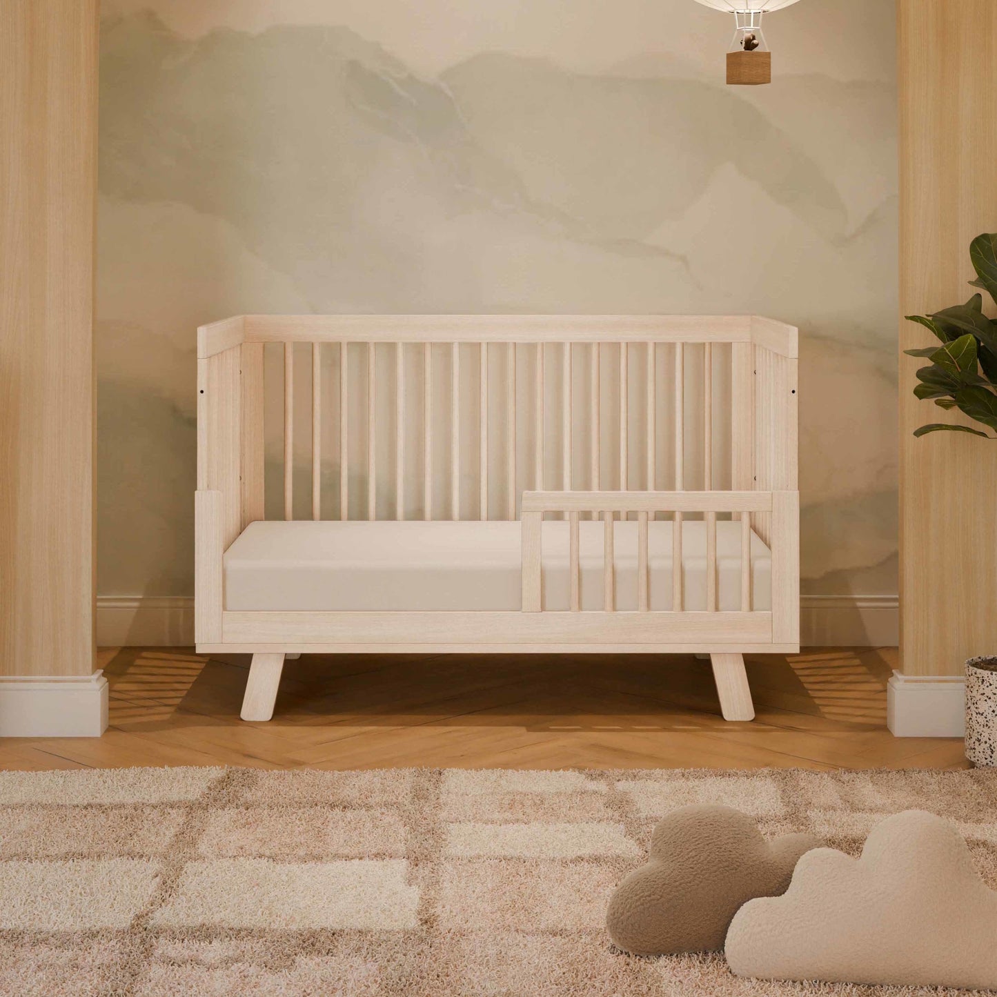 Hudson 3-in-1 Convertible Crib w/ToddlerBedConversionKit in White/Washed Natural