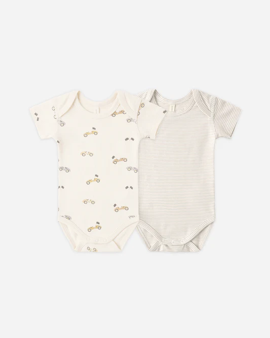 QUINCY MAE SHORT SLEEVE BODYSUIT PACK RACE CAR, OAT MICRO STRIPE