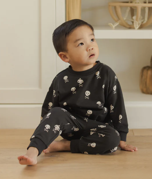 QUINCY ME RELAXED FLEECE SWEATSHIRT - CROSSBONES