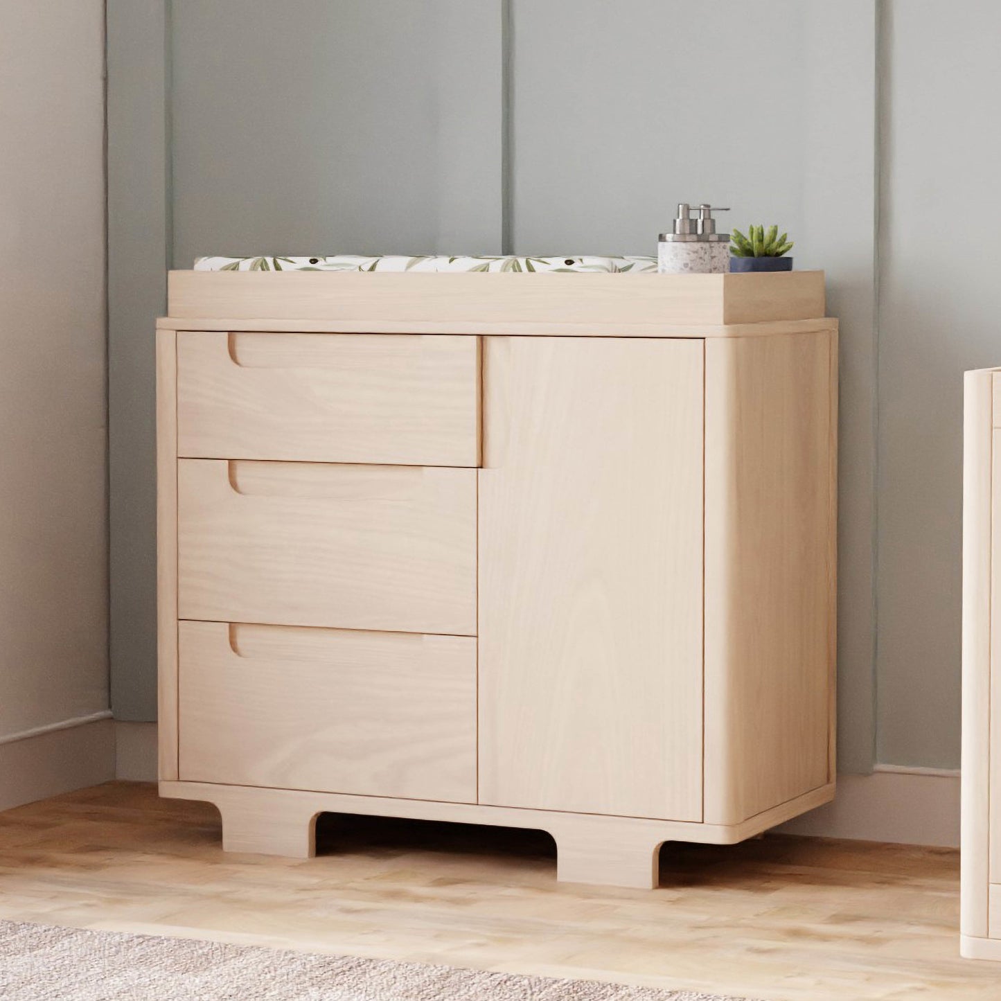 Yuzu 3-Drawer Changer Dresser in White/Natural