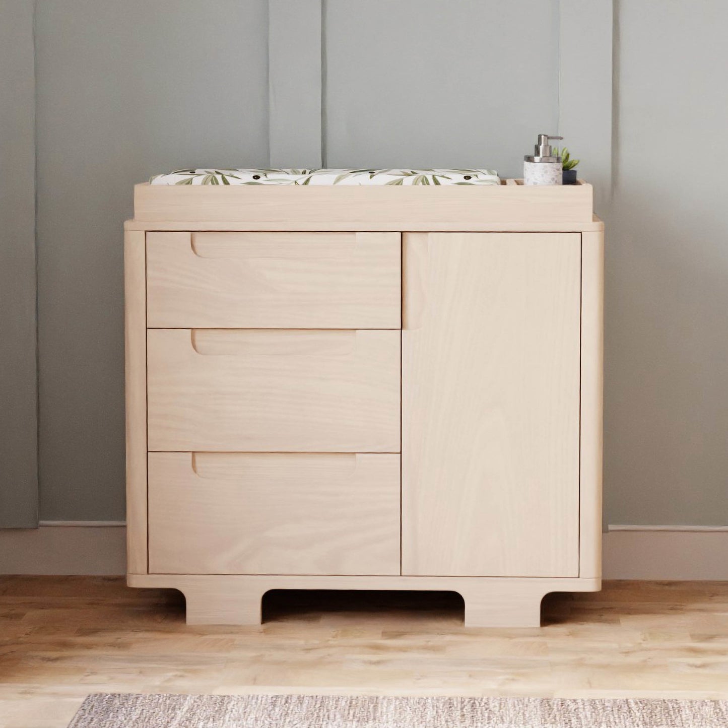 Yuzu 3-Drawer Changer Dresser in White/Natural