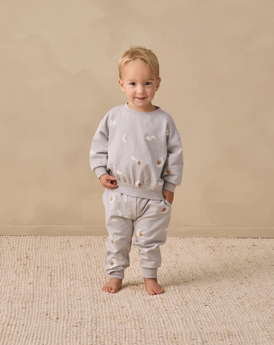 QUINCY MAE RELAXED SWEATPANT SKY FRIENDS