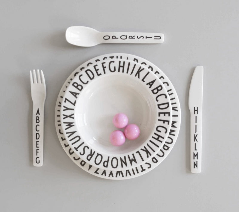 https://www.buttercupbabylv.com/cdn/shop/products/arne-jacobsen-kids-melamine-cutlery-by-design-letters_1_1500x.jpg?v=1518131687
